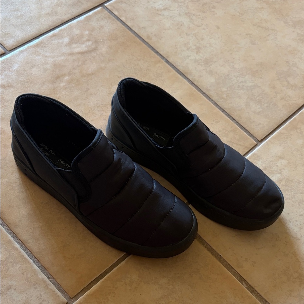 Kid’s Slip-On Quilted Casual Sneakers size 34/35 EU 2.5-3.5 US - Black